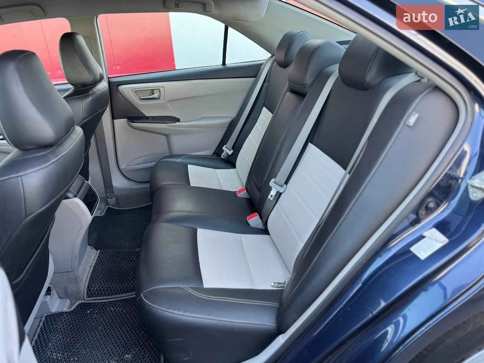 2016 Toyota Camry - мініатюра 18