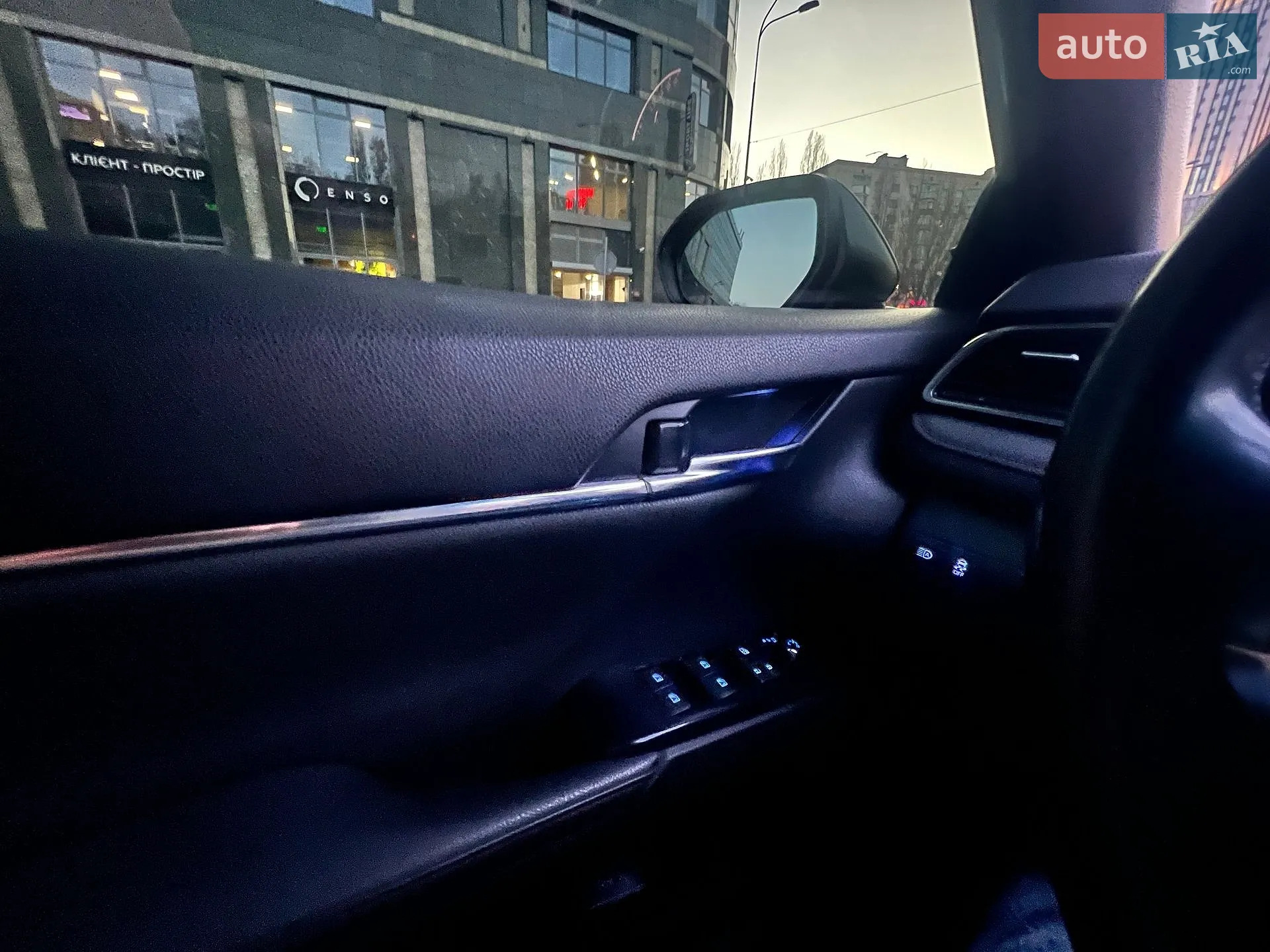2020 Toyota Camry - мініатюра 9