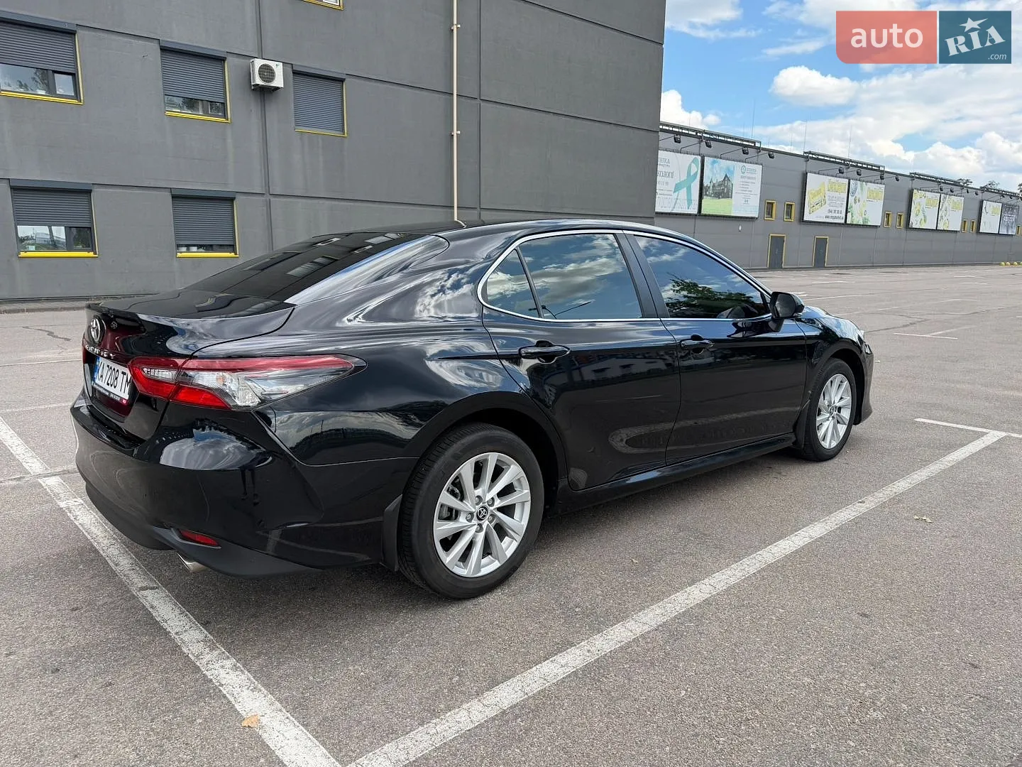 2022 Toyota Camry - мініатюра 3