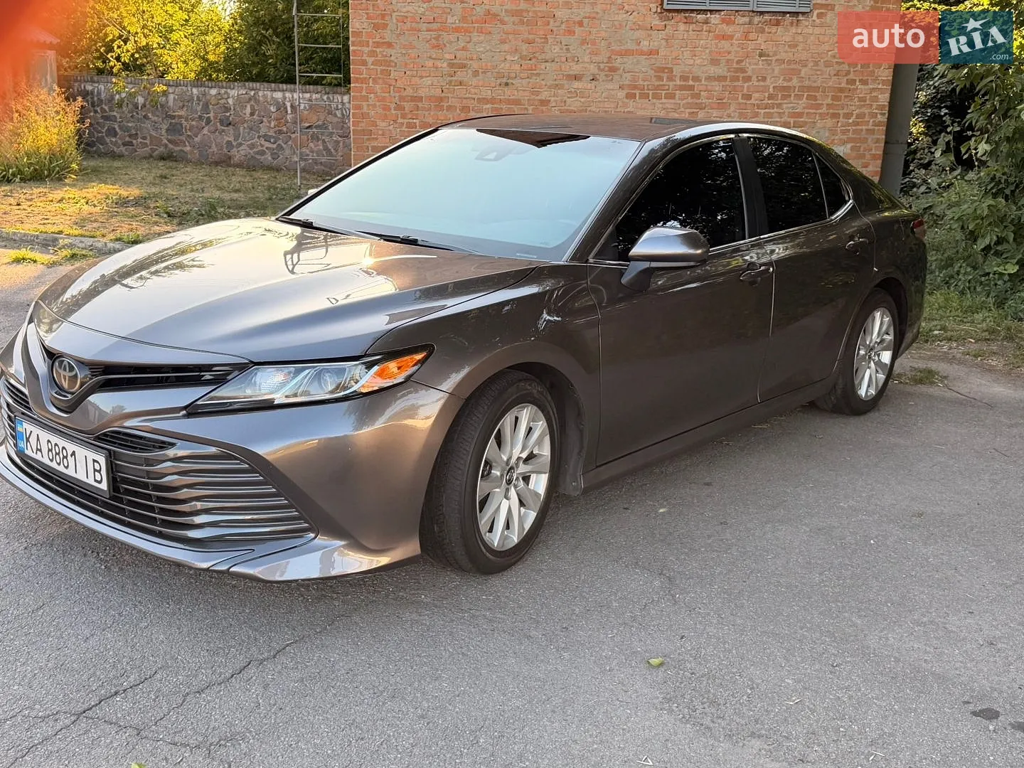 2020 Toyota Camry - мініатюра 2