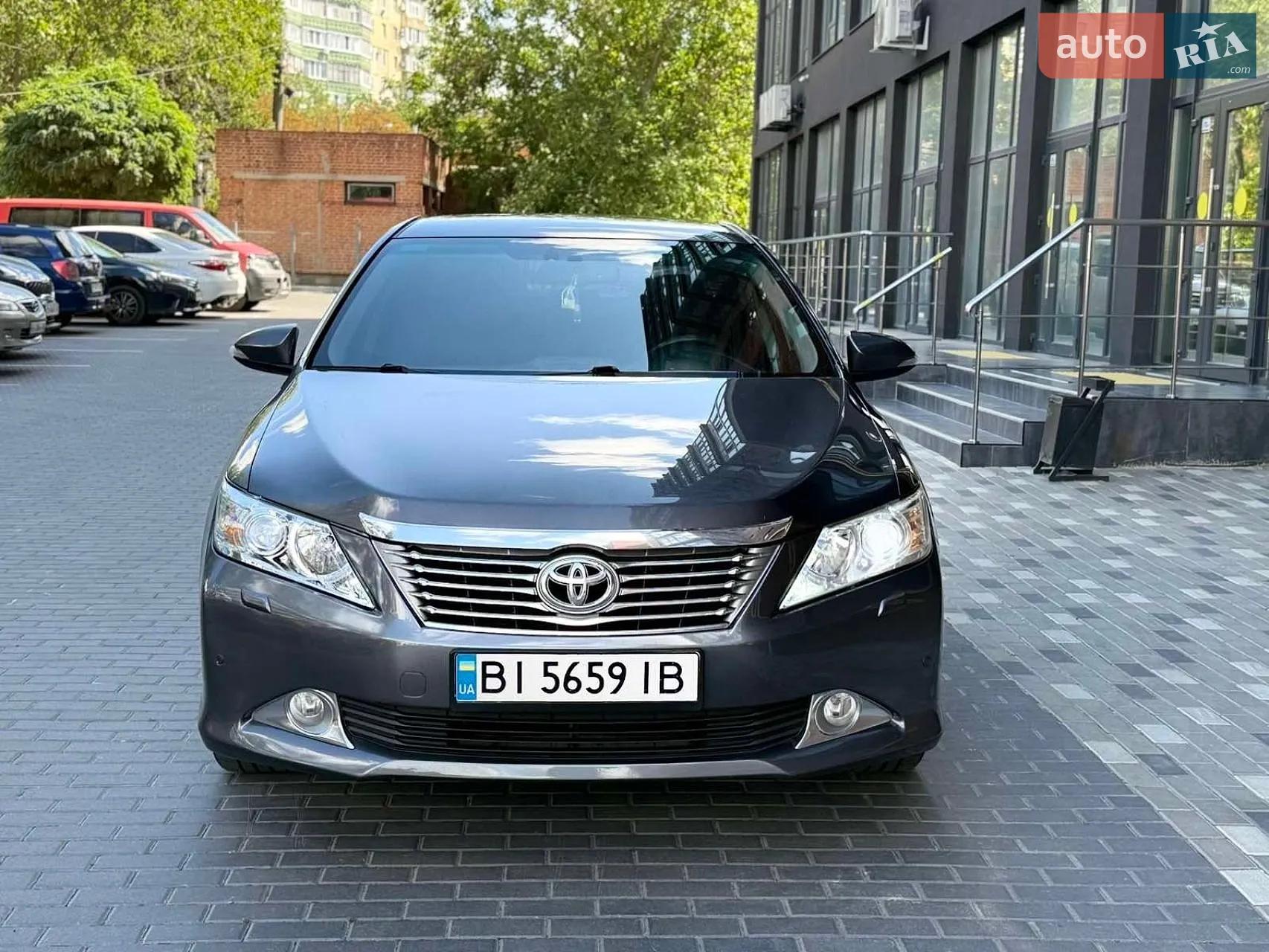 2011 Toyota Camry - фото 1