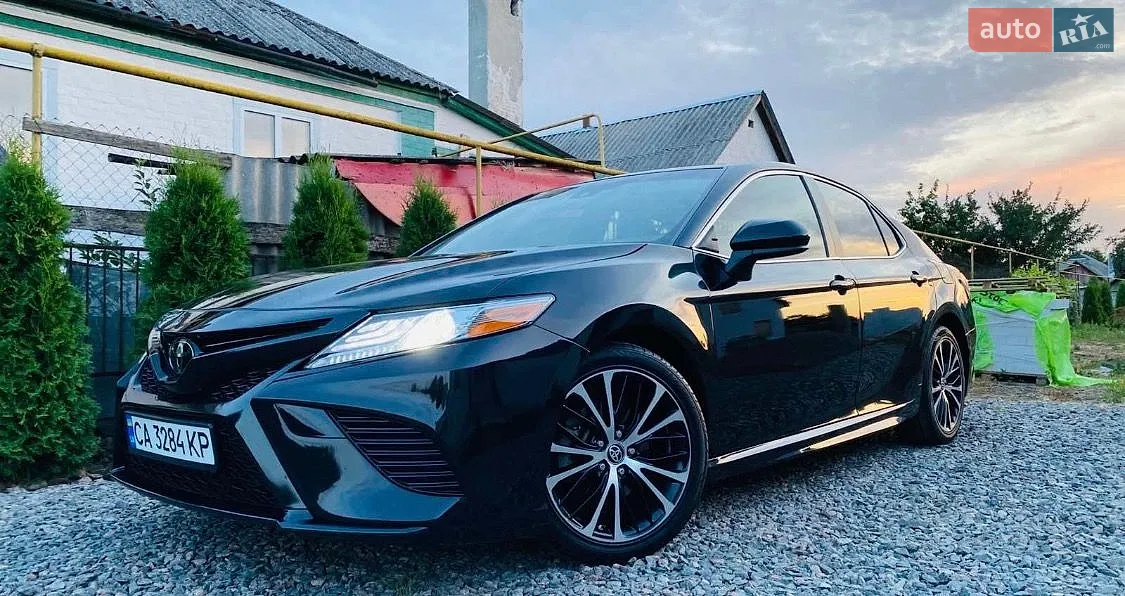 2020 Toyota Camry - фото 1