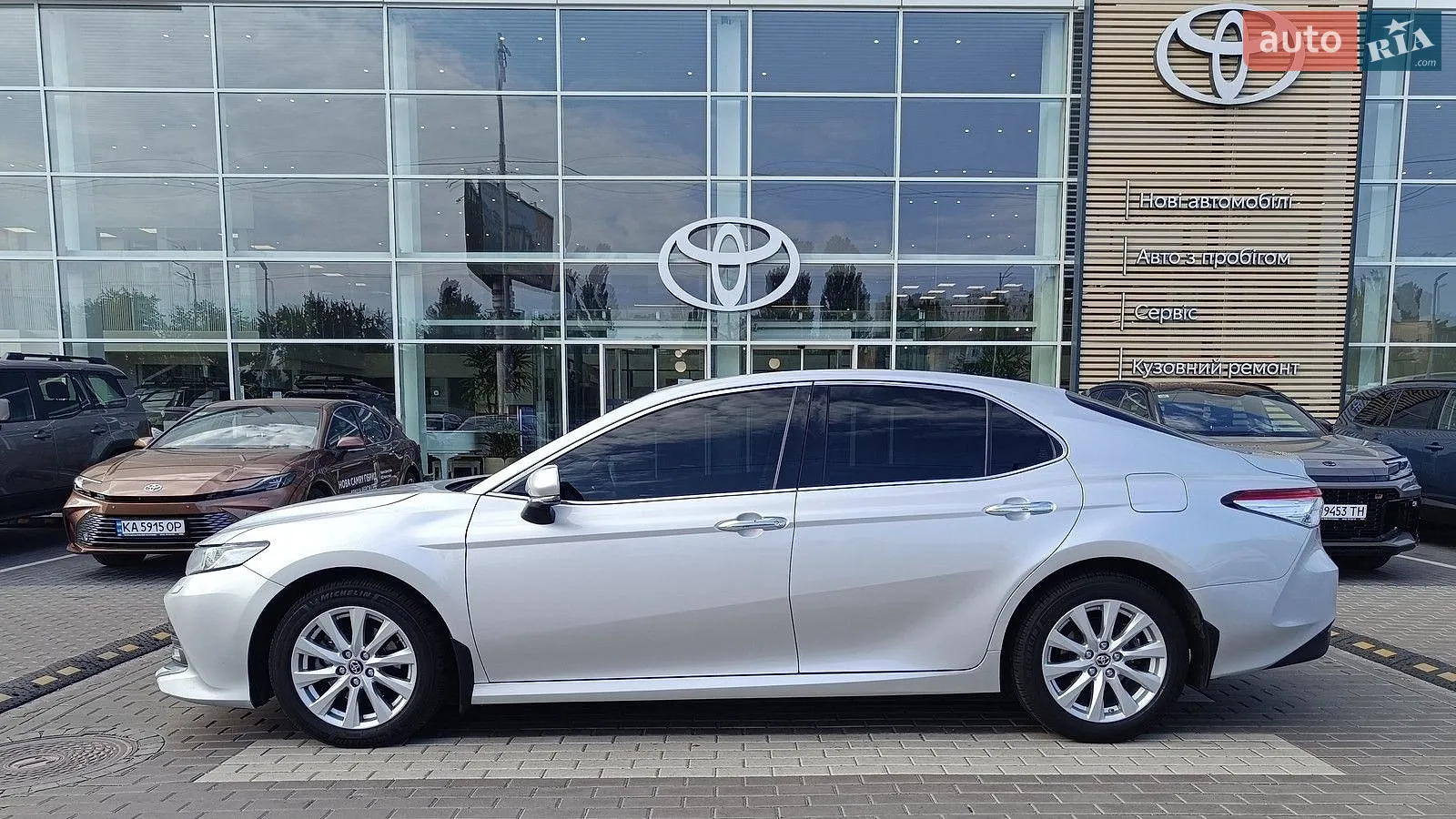 2018 Toyota Camry - мініатюра 3