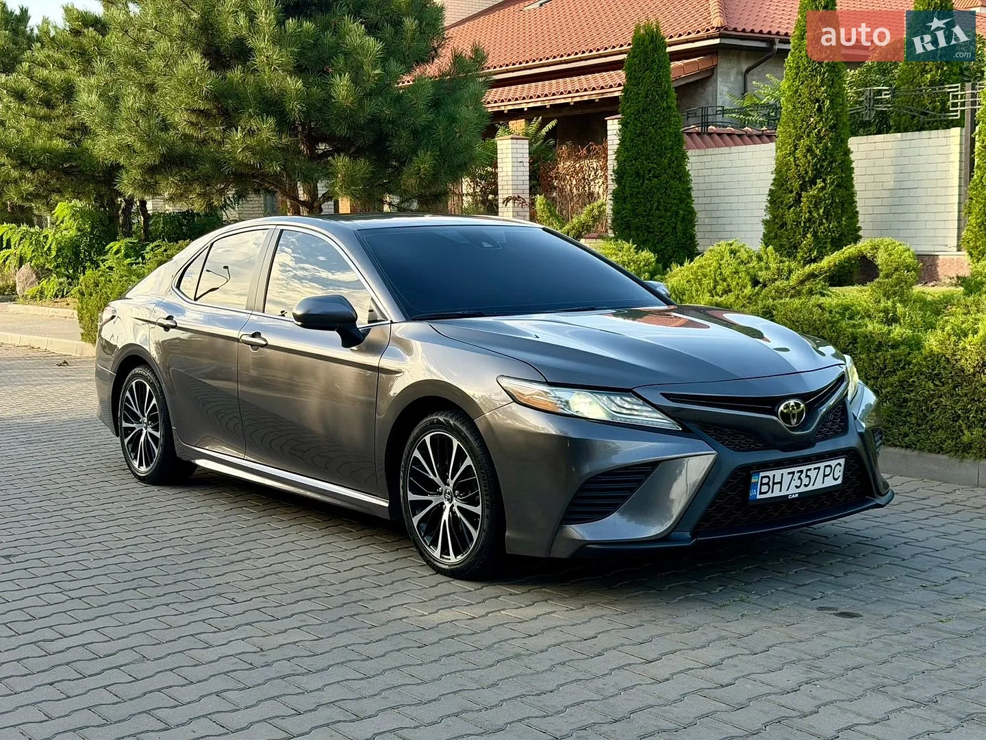 2019 Toyota Camry - фото 1