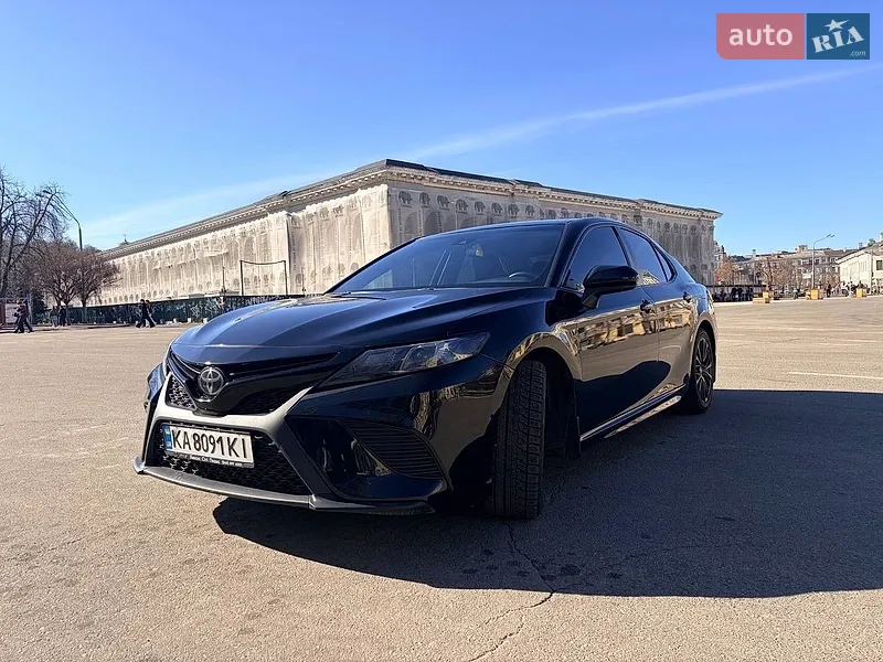 Toyota Camry 2019