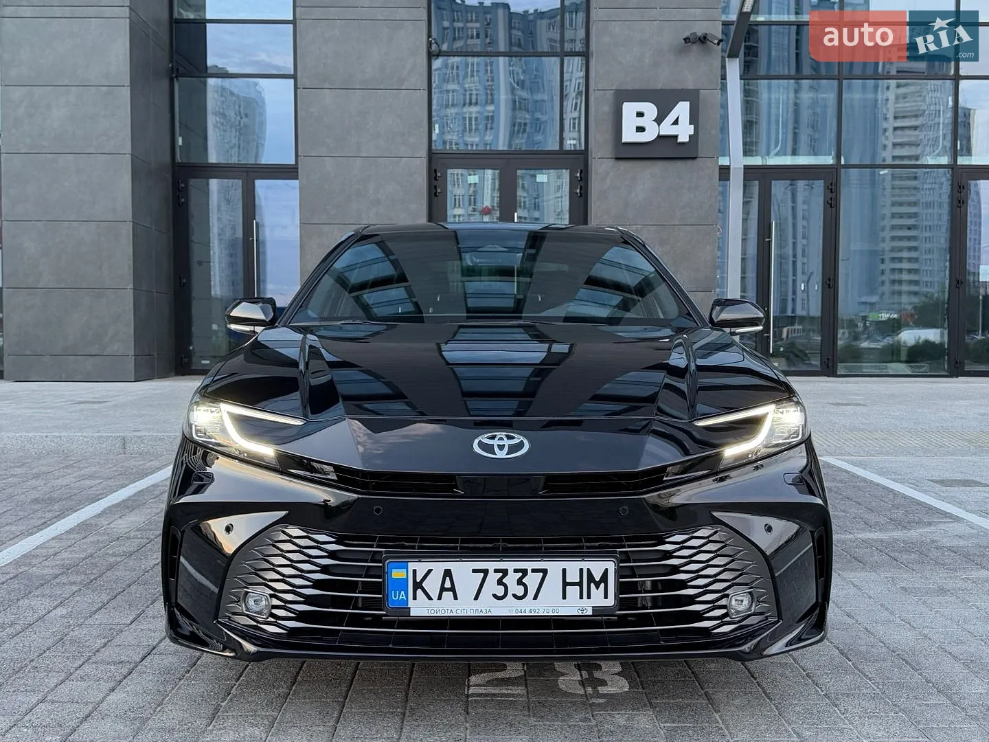 2026 Toyota Camry - мініатюра 3