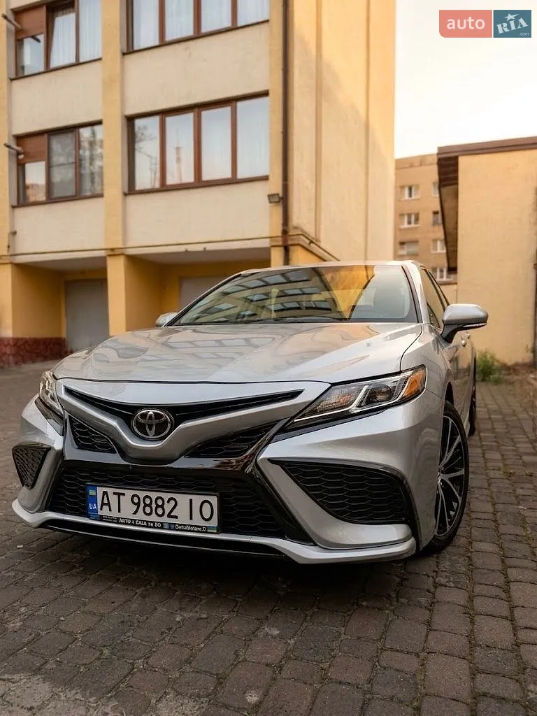2018 Toyota Camry - фото 1
