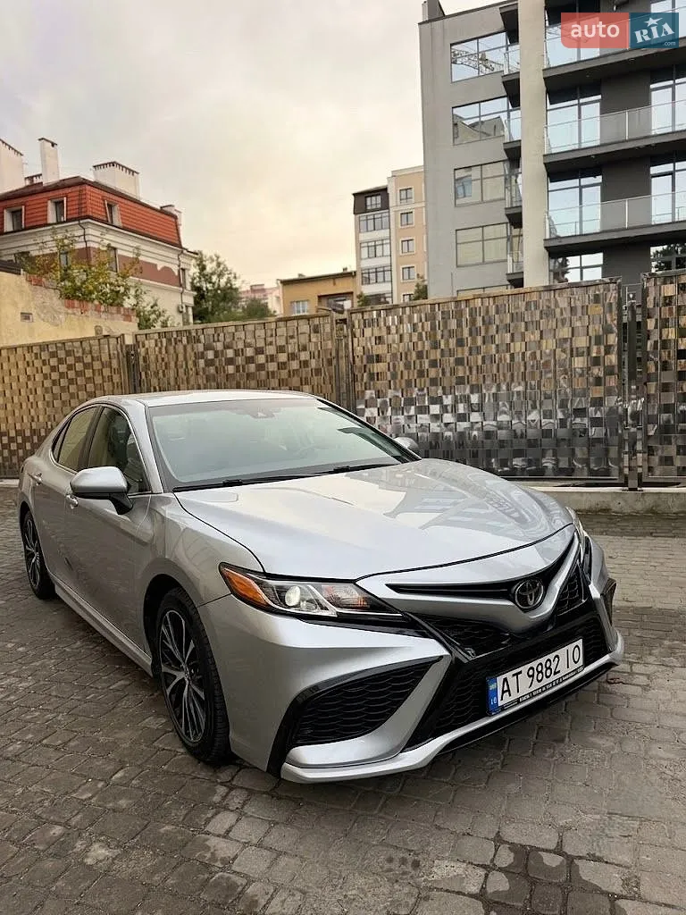 2018 Toyota Camry - мініатюра 3