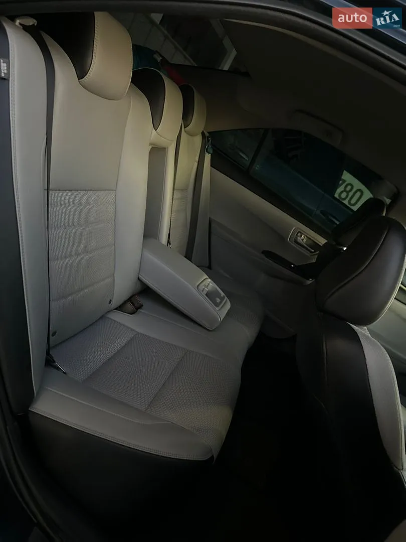 2016 Toyota Camry - мініатюра 18