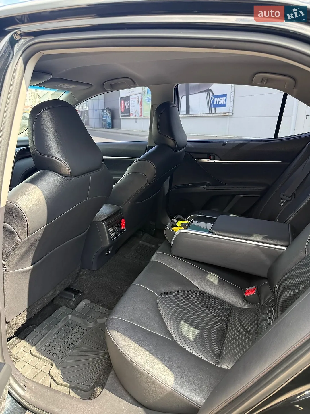 2018 Toyota Camry - мініатюра 21