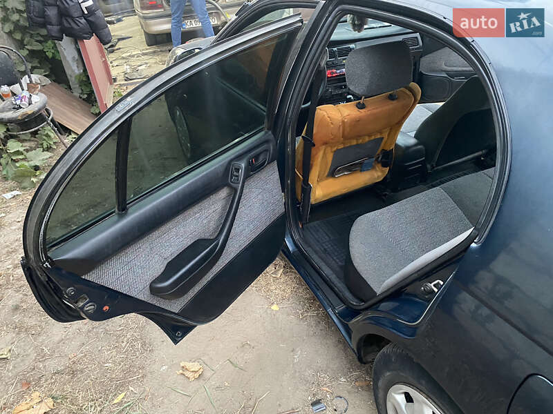 Седан Toyota Carina E 1993 в Белгороде-Днестровском