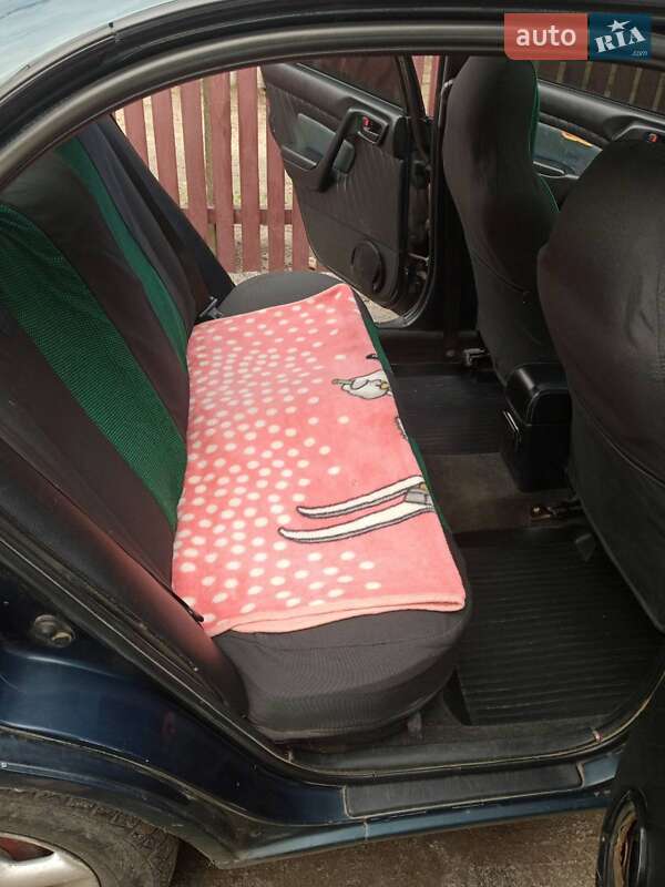 Седан Toyota Carina E 1993 в Остроге