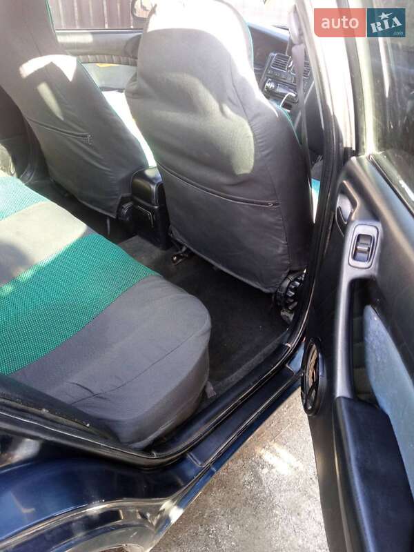 Седан Toyota Carina E 1993 в Остроге