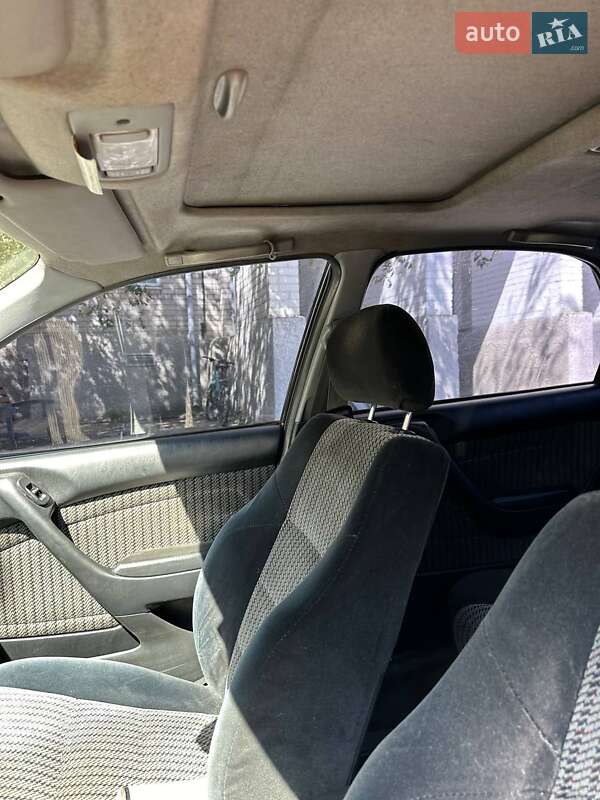 Лифтбек Toyota Carina E 1993 в Южноукраинске