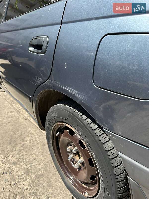 Лифтбек Toyota Carina E 1993 в Южноукраинске