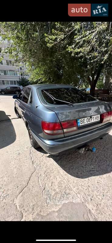 Лифтбек Toyota Carina E 1993 в Южноукраинске