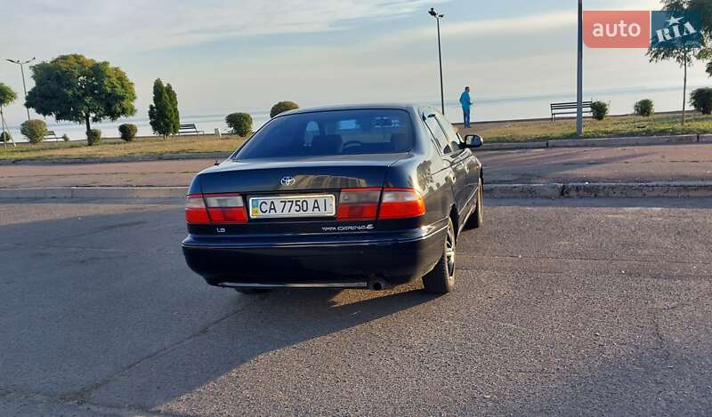 Седан Toyota Carina E 1995 в Черкасах