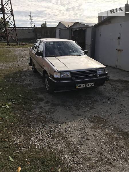 Седан Toyota Carina 1988 в Бердянську