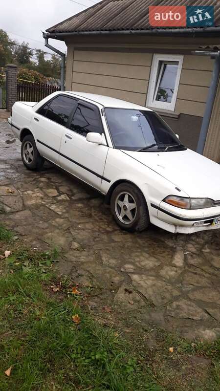 Седан Toyota Carina 1990 в 