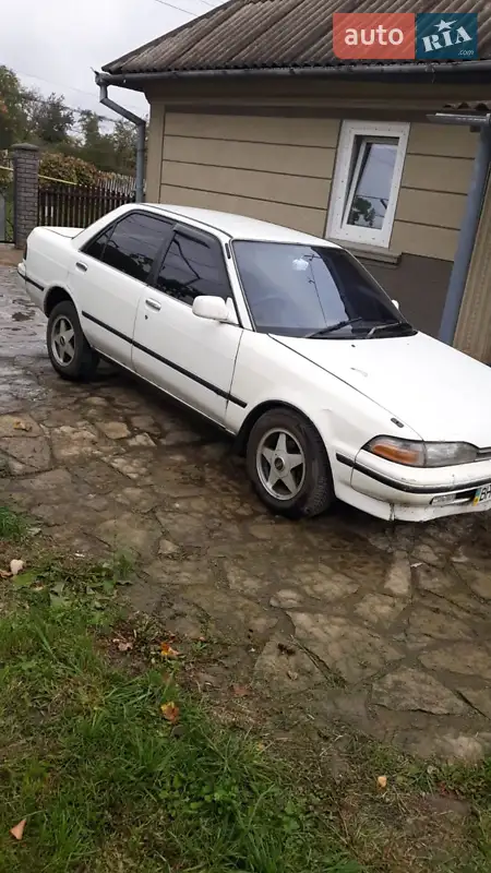 Седан Toyota Carina 1990 в 