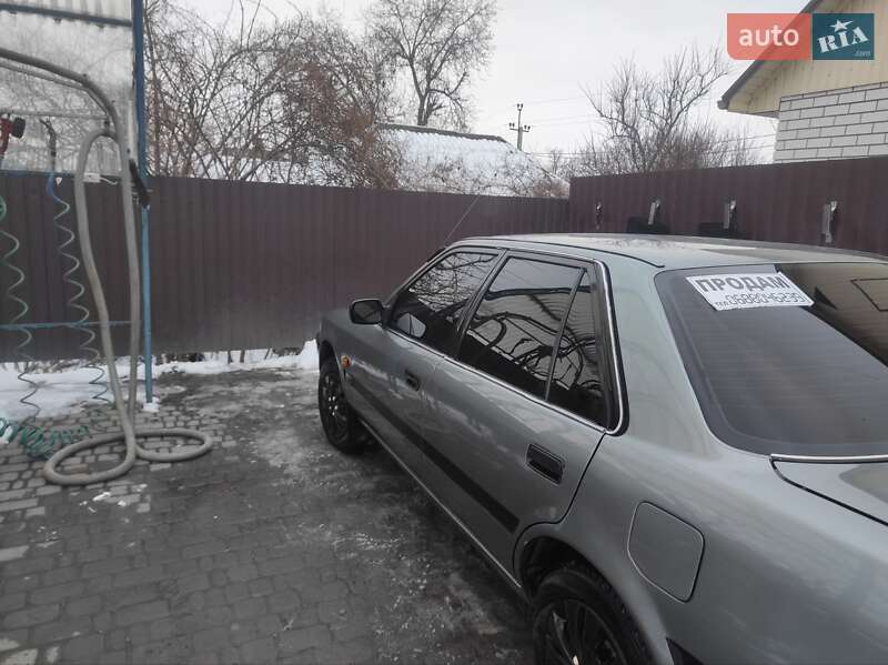 Седан Toyota Carina 1988 в Первомайске