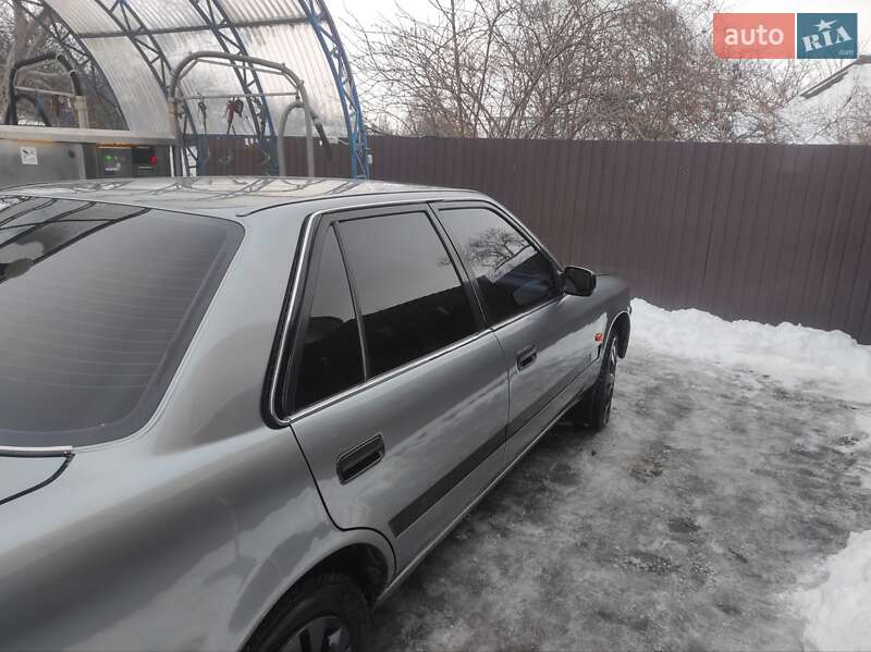 Седан Toyota Carina 1988 в Первомайске