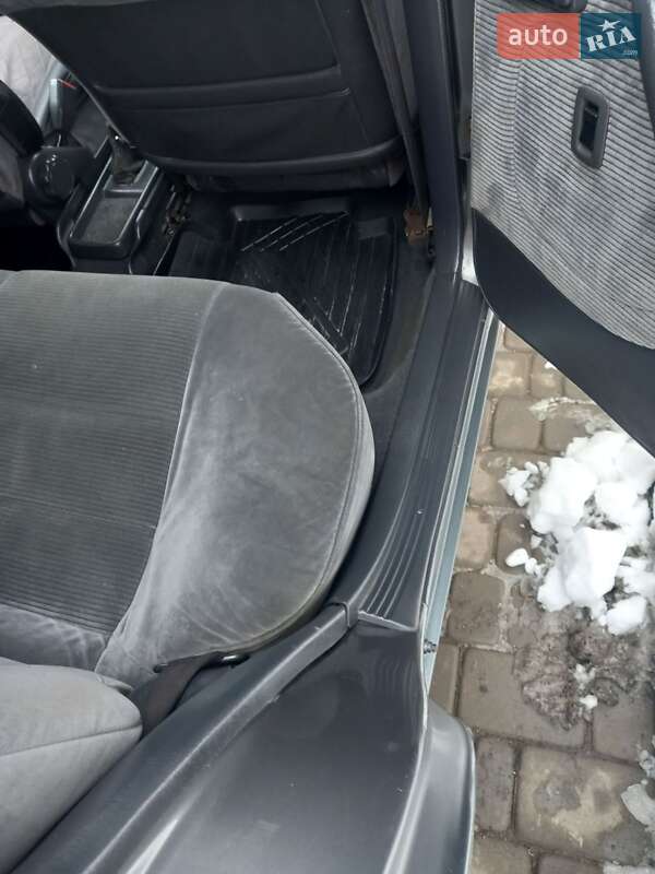 Седан Toyota Carina 1988 в Первомайске