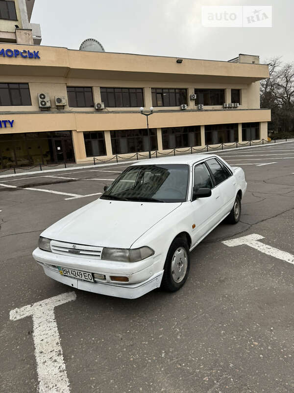 Седан Toyota Carina 1990 в Черноморске