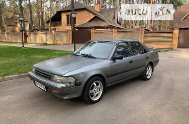 Седан Toyota Carina 1988 в Чернігові