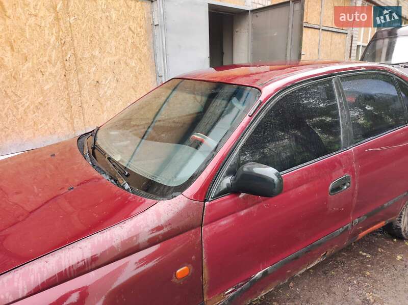 Седан Toyota Carina 1995 в Харькове