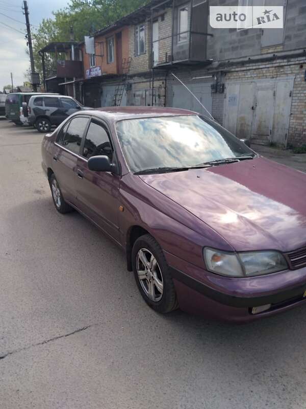 Седан Toyota Carina 1993 в Киеве