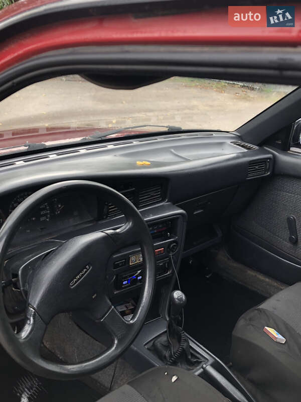 Седан Toyota Carina 1989 в Ружине