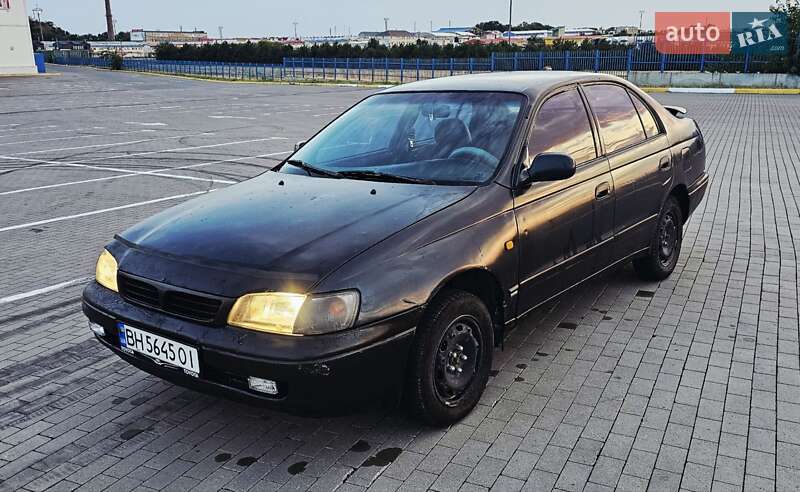 Седан Toyota Carina 1992 в Авангарде