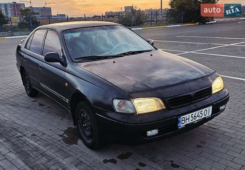 Седан Toyota Carina 1992 в Авангарде