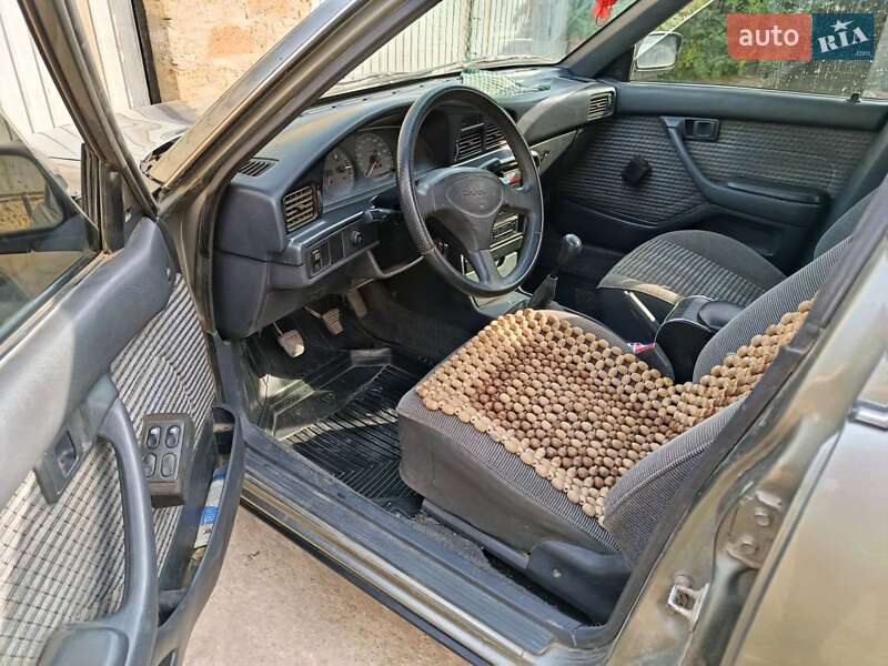 Седан Toyota Carina 1988 в Одесі