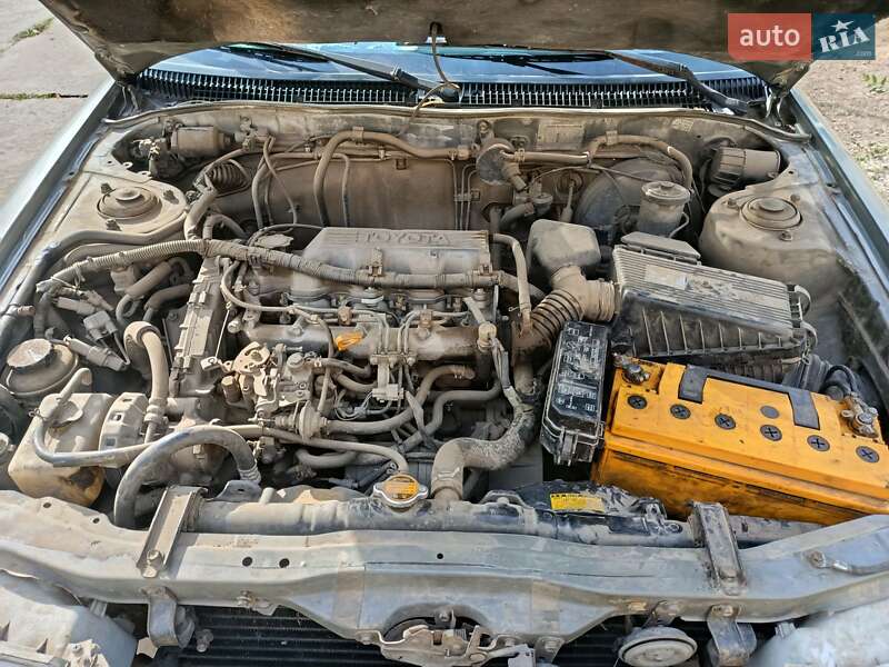 Седан Toyota Carina 1988 в Одесі