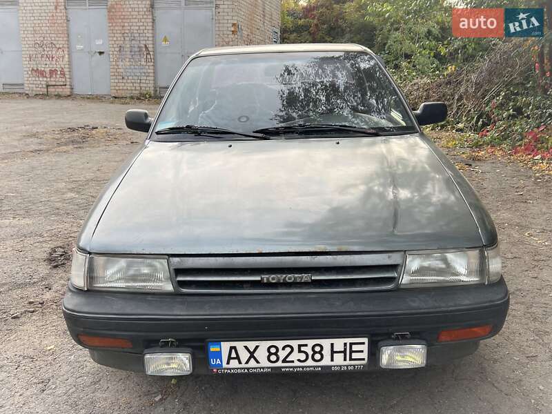 Седан Toyota Carina 1990 в Харкові