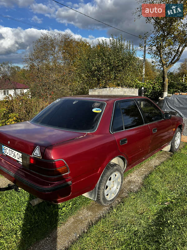 Седан Toyota Carina 1991 в Бориславе