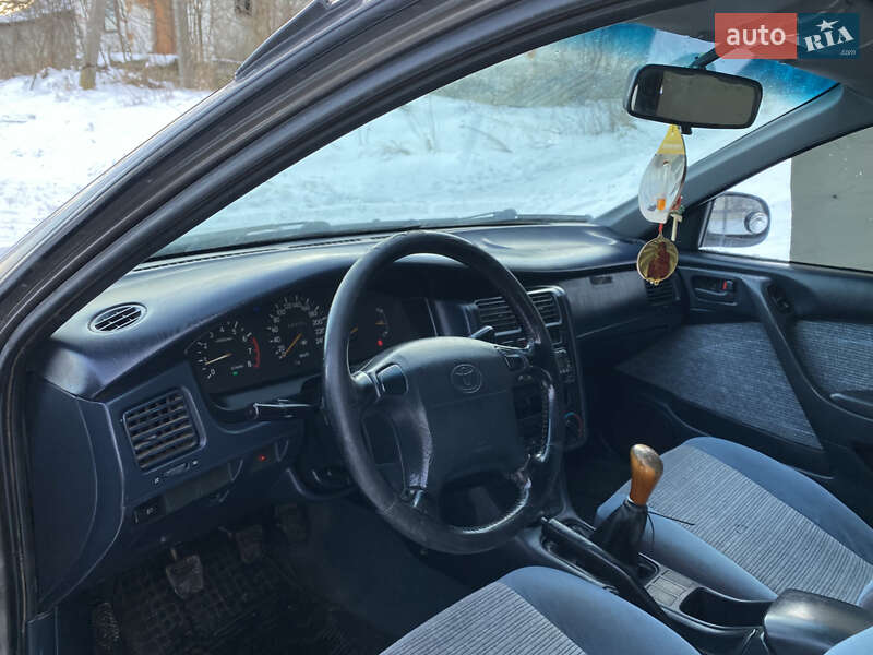 Седан Toyota Carina 1994 в Збараже
