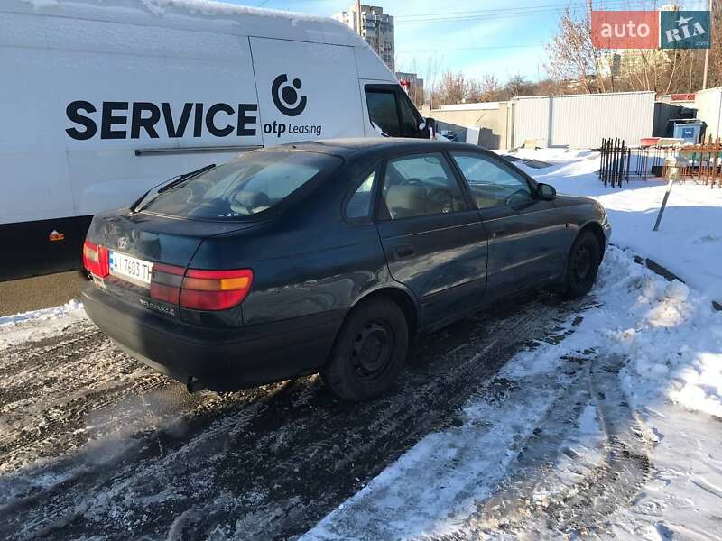 Седан Toyota Carina 1996 в Киеве