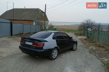 Седан Toyota Carina 1993 в Измаиле