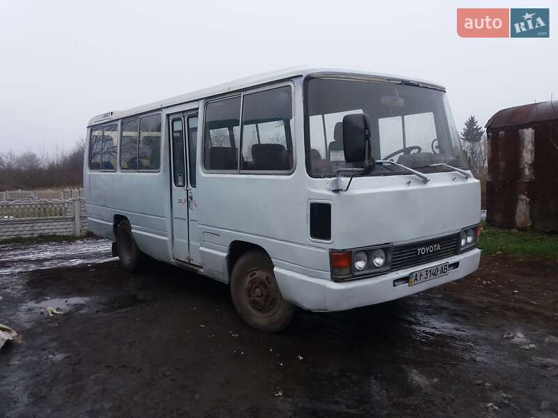 Пригородный автобус Toyota Coaster 1992 в Сквире