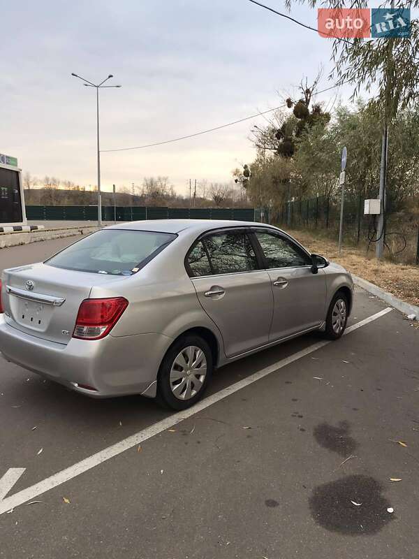 Седан Toyota Corolla Axio 2013 в Тячеві