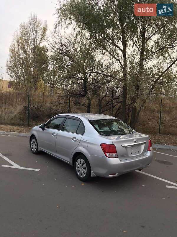 Седан Toyota Corolla Axio 2013 в Тячеві