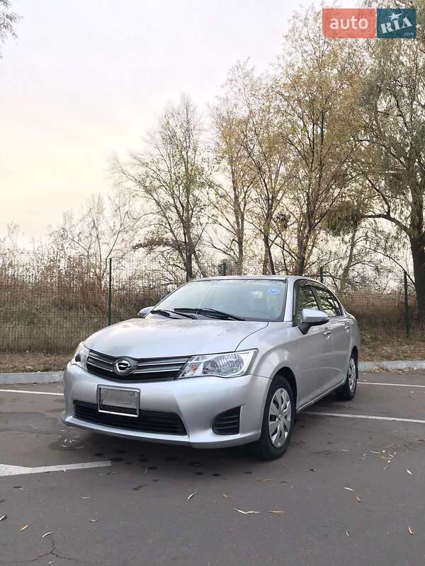 Седан Toyota Corolla Axio 2013 в Тячеві