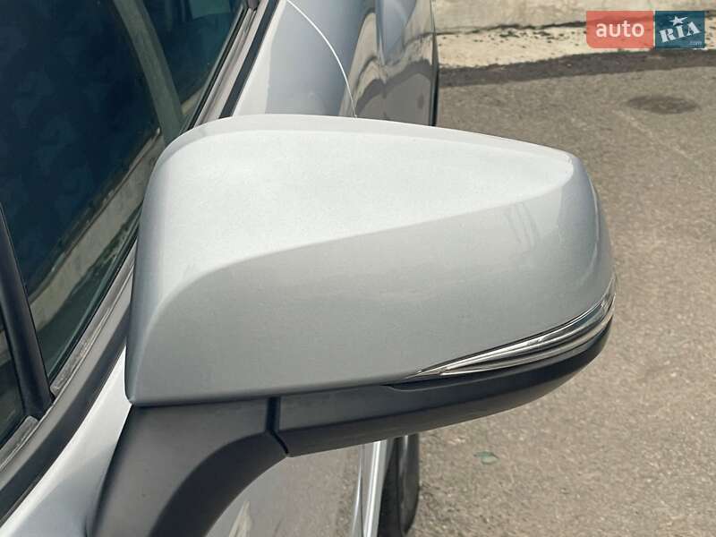 Внедорожник / Кроссовер Toyota Corolla Cross 2022 в Киеве