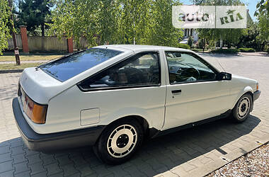 Хетчбек Toyota Corolla Levin 1984 в 