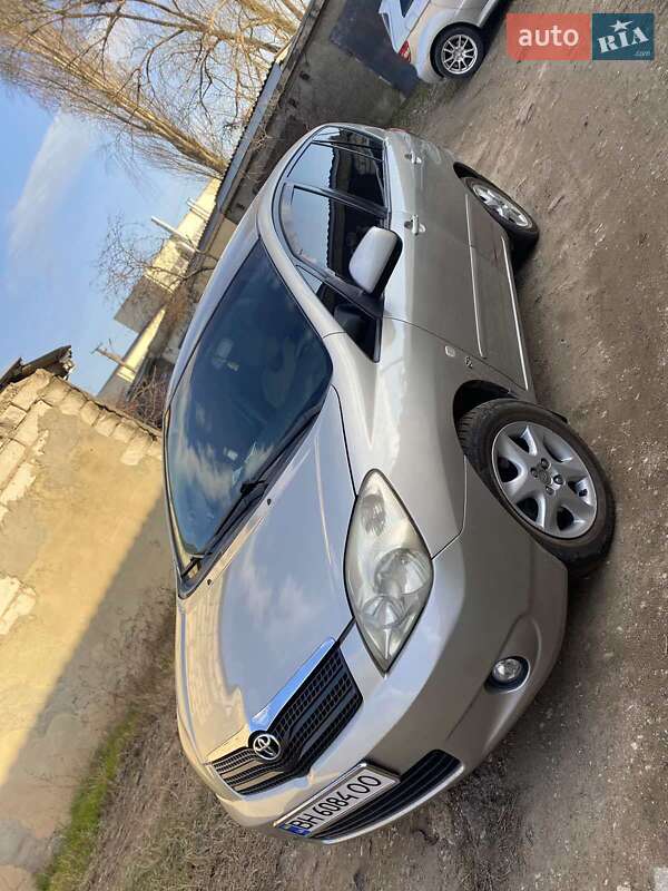 Мінівен Toyota Corolla Verso 2002 в Білгороді-Дністровському