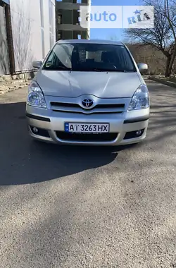 Toyota Corolla Verso 2004