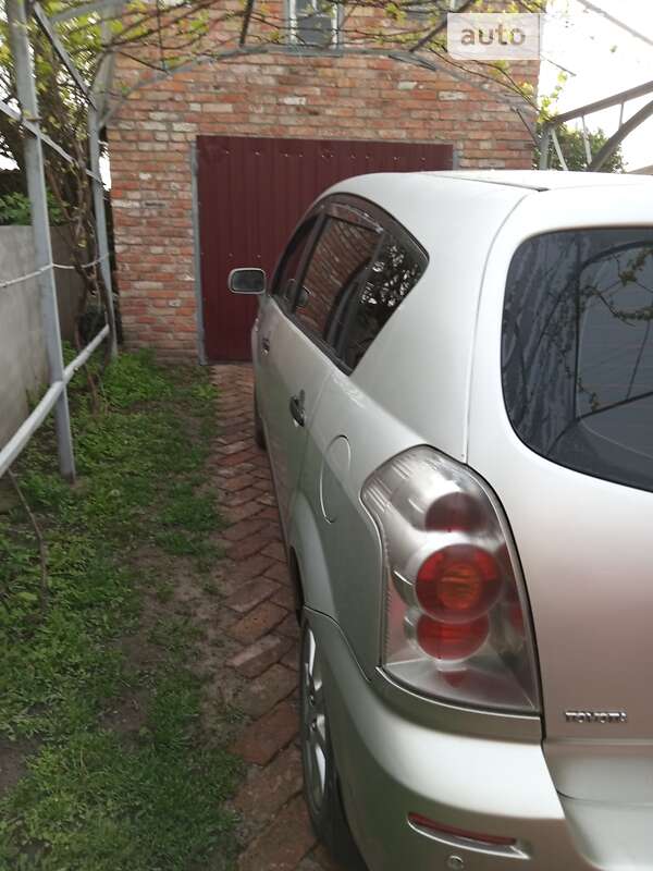 Мінівен Toyota Corolla Verso 2004 в Хоролі